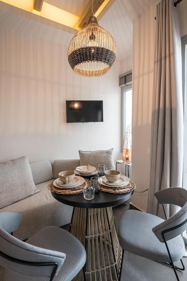 Vivere Luxury Suites Pera Gyalos Zewnętrze zdjęcie
