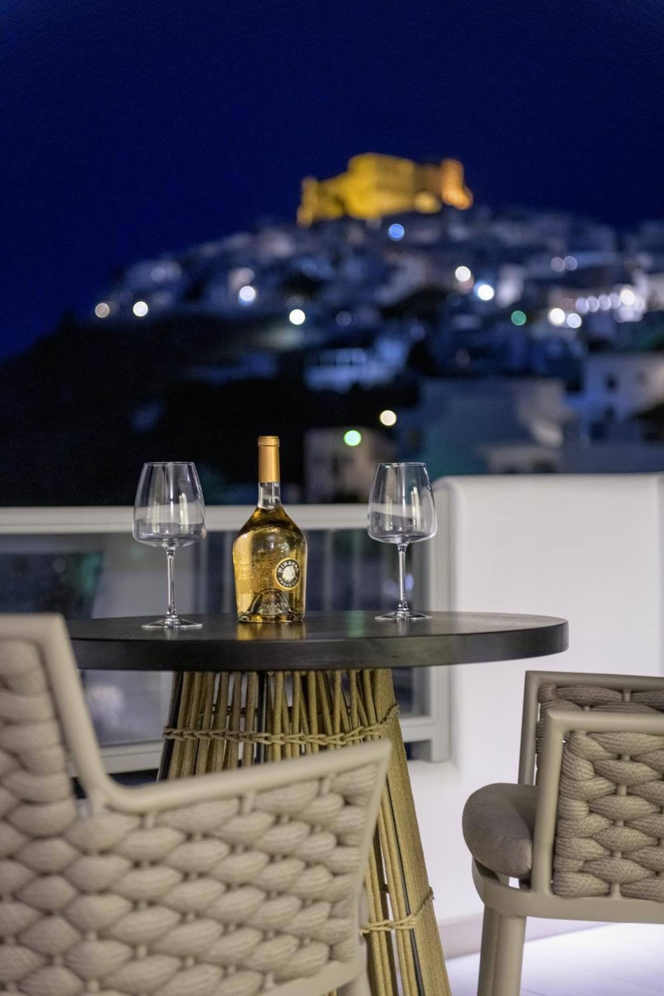 Vivere Luxury Suites Pera Gyalos Zewnętrze zdjęcie